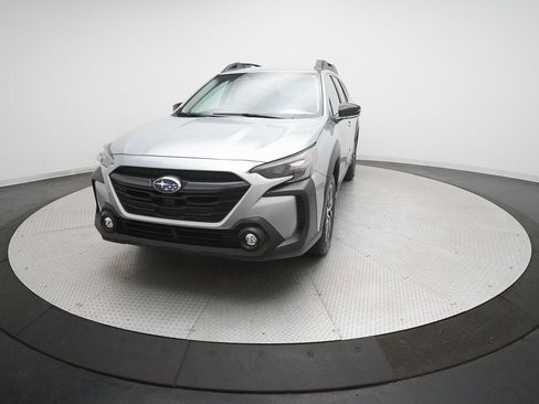 Used 2025 Subaru Outback Premium image 33