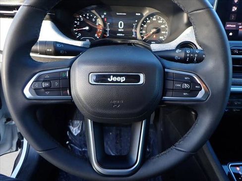 Used 2024 Jeep Compass Latitude image 12