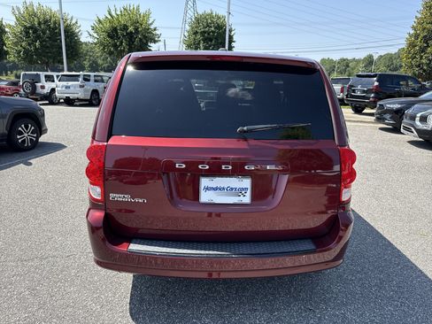 Used 2019 Dodge Grand Caravan SE FWD image 9