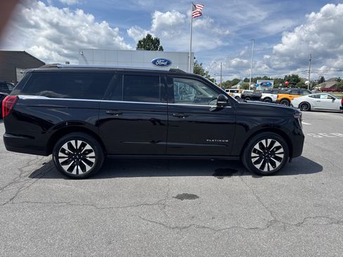 Used 2025 Ford Expedition Max Platinum w/ Driver's Package AWD/4WD image 6