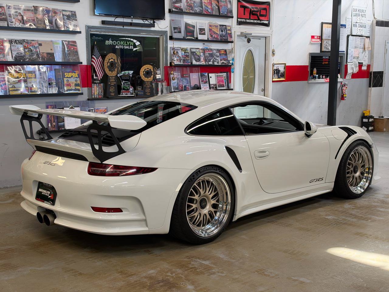 Used 2016 Porsche 911 GT3 RS RWD image 6