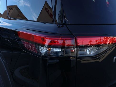 New 2026 Nissan Pathfinder SV image 7