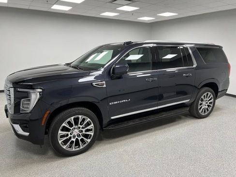 Used 2025 GMC Yukon XL Denali image 6