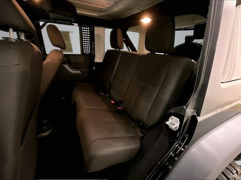 Used 2018 Jeep Wrangler Unlimited Sport S image 22