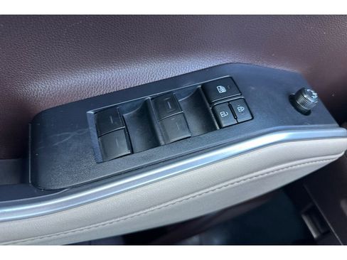 Used 2022 Toyota Highlander XLE image 12