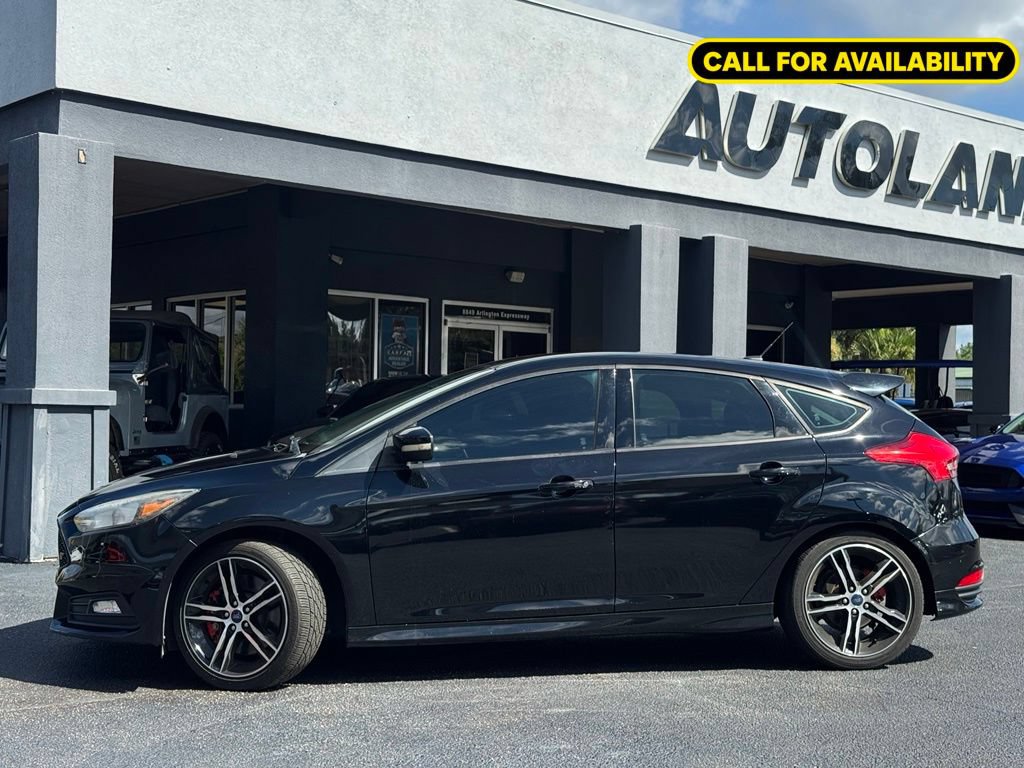 Used 2017 Ford Focus ST FWD image 3