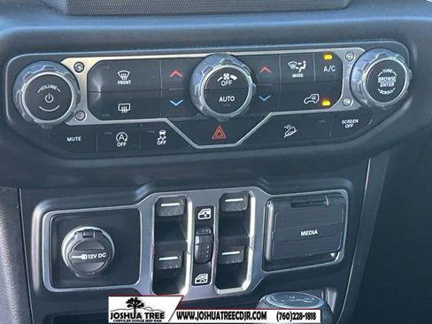 Used 2020 Jeep Wrangler Unlimited Sahara image 21