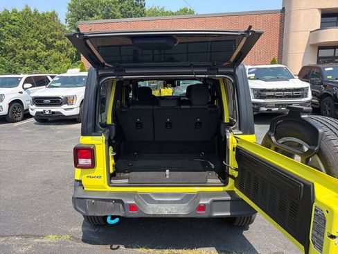 Used 2024 Jeep Wrangler Unlimited AWD/4WD image 14