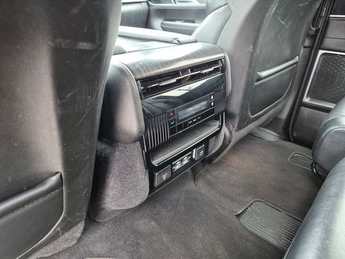 Used 2024 Jeep Wagoneer Series II w/ Flexible Seating Group AWD/4WD image 28
