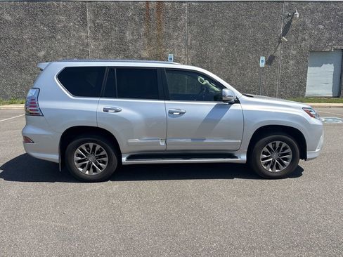 Used 2018 Lexus GX 460 Luxury w/ Preferred Accessory Package AWD/4WD image 8