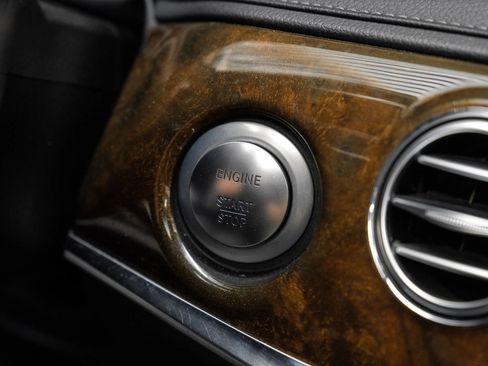 Used 2014 Mercedes-Benz S 550 Sedan image 25