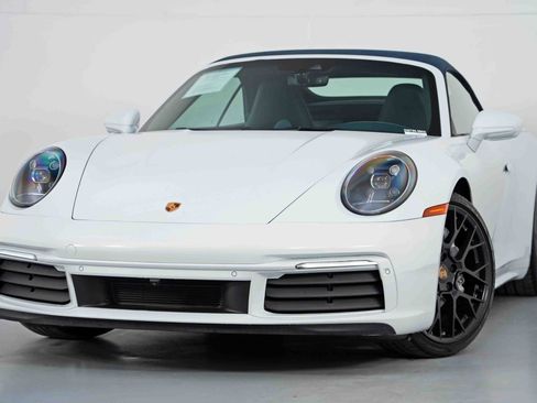 Used 2022 Porsche 911 Carrera image 3