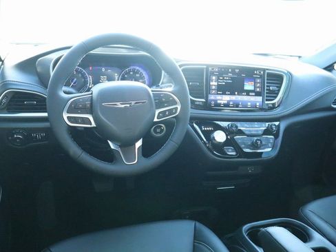 New 2026 Chrysler Pacifica Select FWD image 2