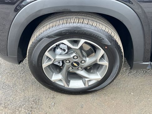 Used 2025 Chevrolet Trax LT image 28