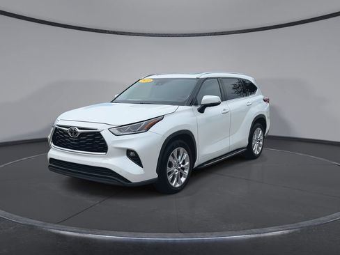 Used 2022 Toyota Highlander Limited FWD image 4