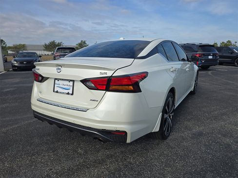 Used 2020 Nissan Altima 2.5 SR w/ Premium Package image 4
