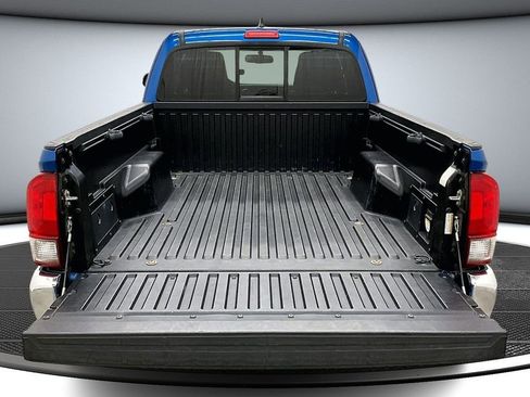 Used 2017 Toyota Tacoma TRD Off-Road w/ Tow Package image 7