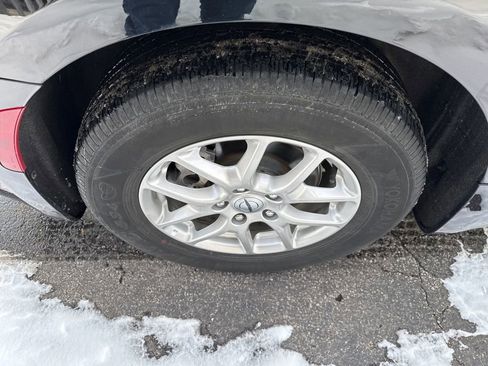 Used 2024 Chrysler Pacifica Touring-L image 12