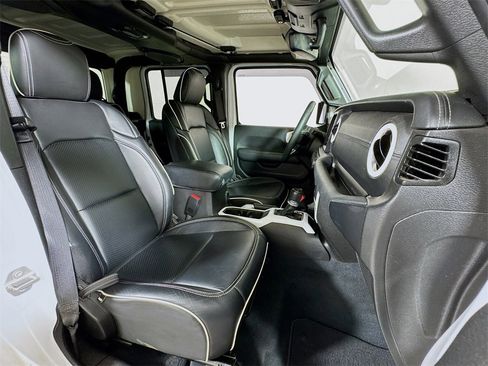 Used 2022 Jeep Gladiator Overland w/ Popular Equipment Package image 27