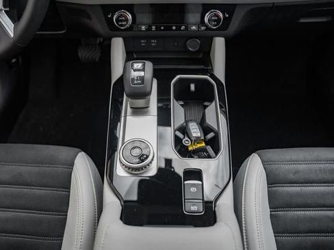 New 2025 Mitsubishi Outlander SE image 28