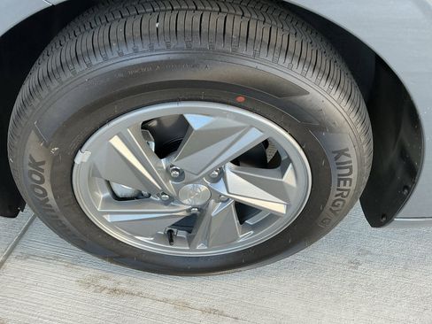 New 2026 Hyundai Elantra SE FWD image 9