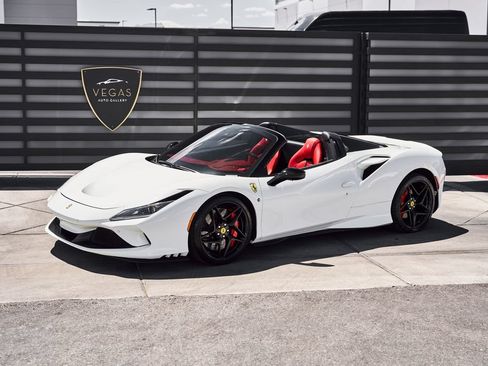 Used 2022 Ferrari F8 Tributo RWD image 5