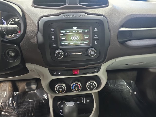 Used 2017 Jeep Renegade Latitude w/ Cold Weather Group AWD/4WD image 23