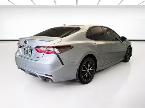 Used 2022 Toyota Camry SE FWD image 4