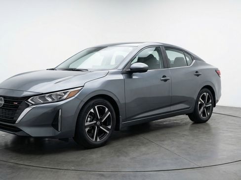 Used 2025 Nissan Sentra SV image 3