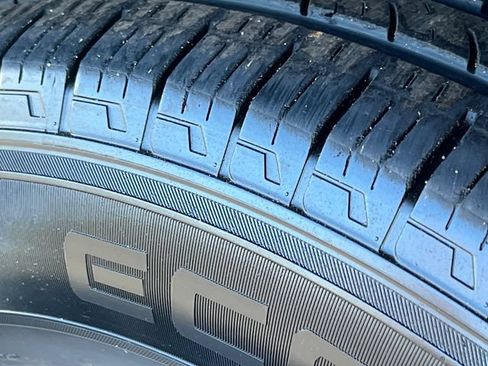 Used 2024 Chrysler Pacifica Touring-L FWD image 9