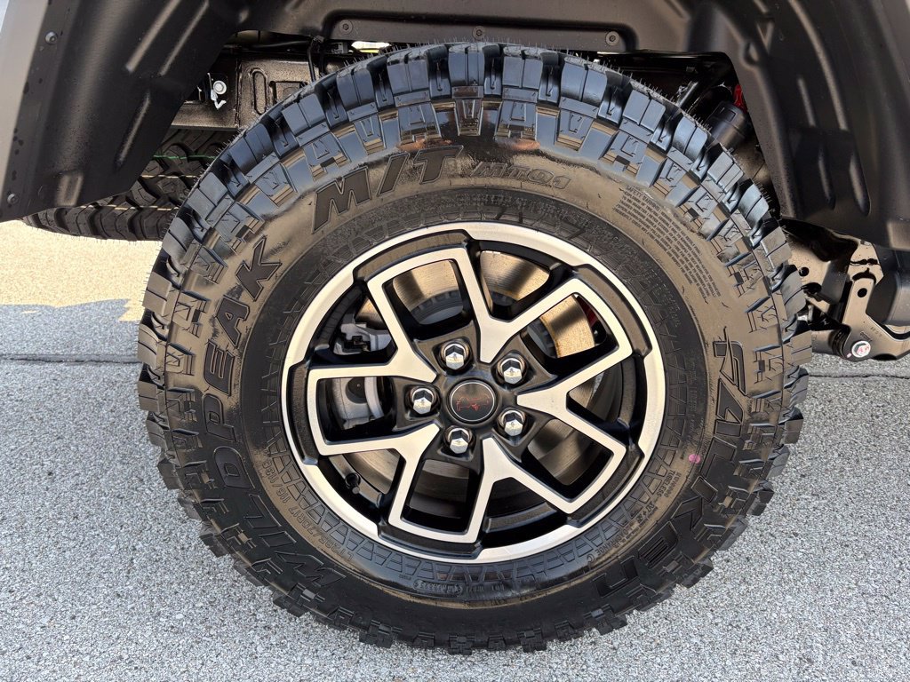 New 2026 Jeep Gladiator Rubicon w/ Steel Power Dome Hood Package AWD/4WD image 12
