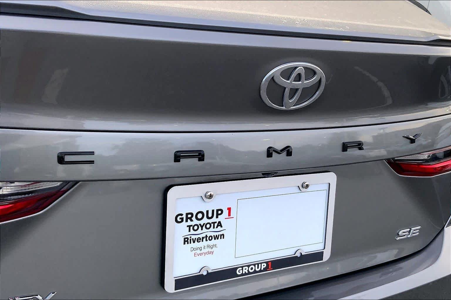 Used 2025 Toyota Camry SE FWD image 9