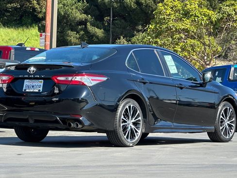 Used 2020 Toyota Camry SE image 4
