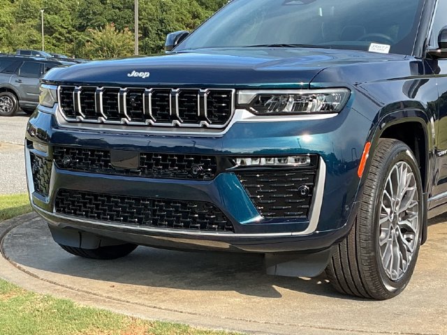 New 2027 Jeep Grand Cherokee Summit w/ MOPAR Finishing Package AWD/4WD image 10