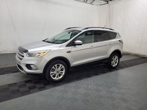 Used 2018 Ford Escape SE w/ SE Sync 3 Package FWD image 2