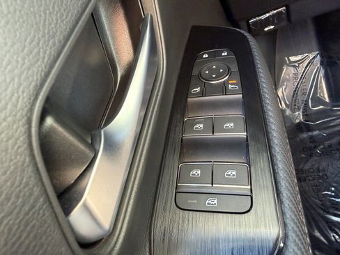 Used 2025 Nissan Kicks SR w/ SR Premium Package image 26