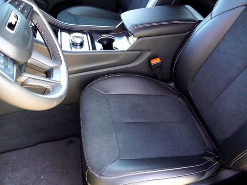 New 2025 Jeep Grand Cherokee L Altitude image 10