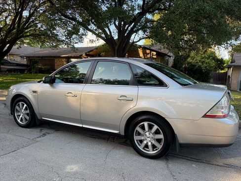 Used 2008 Ford Taurus SEL FWD image 2