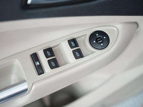 Used 2018 Ford Escape SE image 43