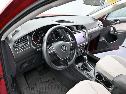 Used 2018 Volkswagen Tiguan SE w/ Panoramic Sunroof Package image 13