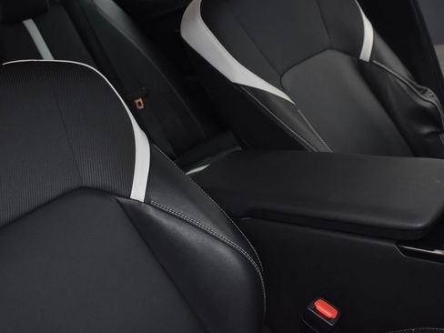 Used 2025 Toyota Camry SE image 37