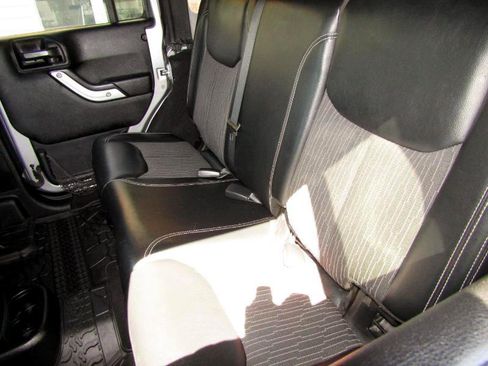 Used 2015 Jeep Wrangler Unlimited Sport image 20
