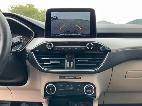 Used 2022 Ford Escape SE image 34