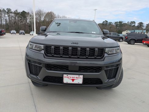 New 2026 Jeep Grand Cherokee Altitude RWD image 2