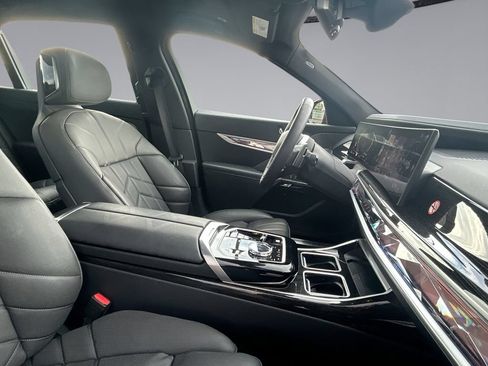 Used 2026 BMW 740i RWD image 15
