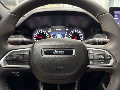 Used 2025 Jeep Compass Trailhawk AWD/4WD image 11