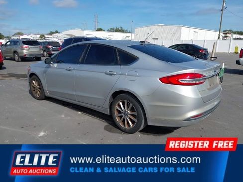 Used 2017 Ford Fusion SE image 6