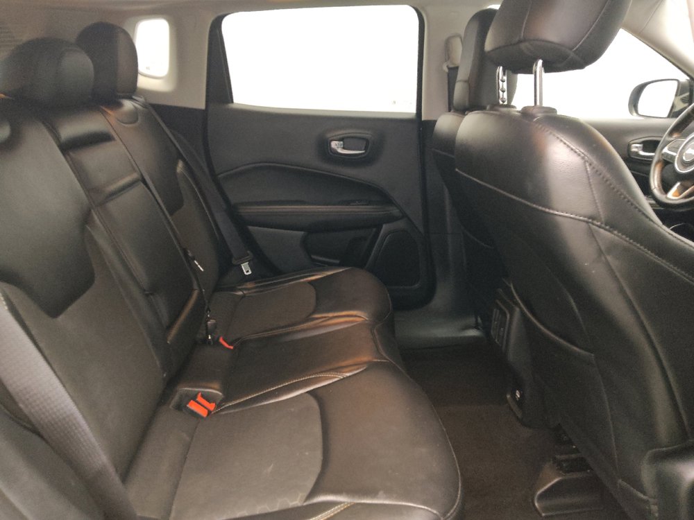 Used 2018 Jeep Compass Latitude FWD image 19