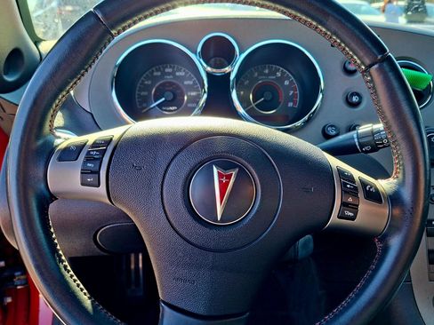Used 2009 Pontiac Solstice GXP w/ Premium Package RWD image 15