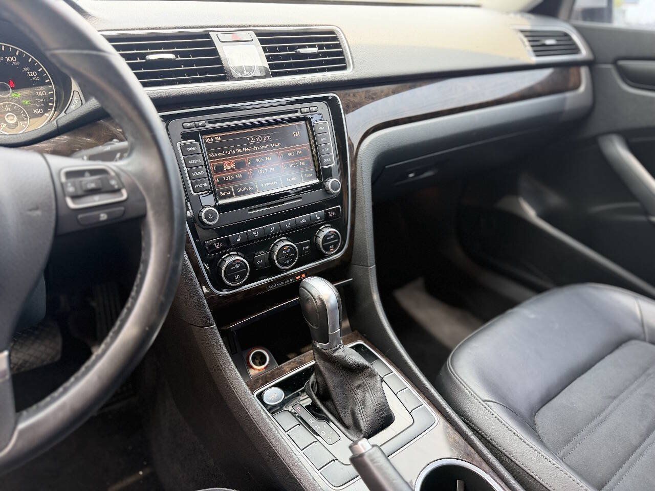 Used 2015 Volkswagen Passat TDI SEL Premium FWD image 15